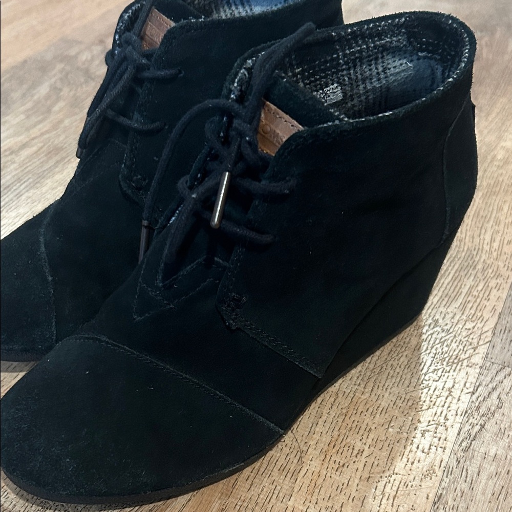 Toms Black Suede Wedge Boots